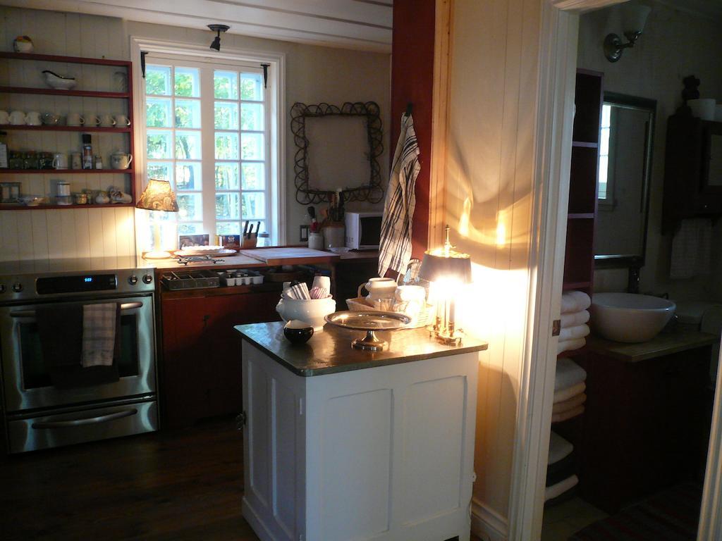 La Maison Ancestrale Guerard Saint-Laurent-de-l'ile d'Orleans Zimmer foto